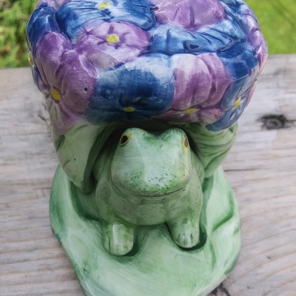unique salt and pepper shakers frog under flowers - Picture 13 of 13
